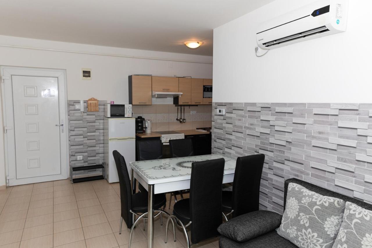 Big Suite For 4 Adults And 2 Children Under 14 Hajduszoboszlo Exterior photo