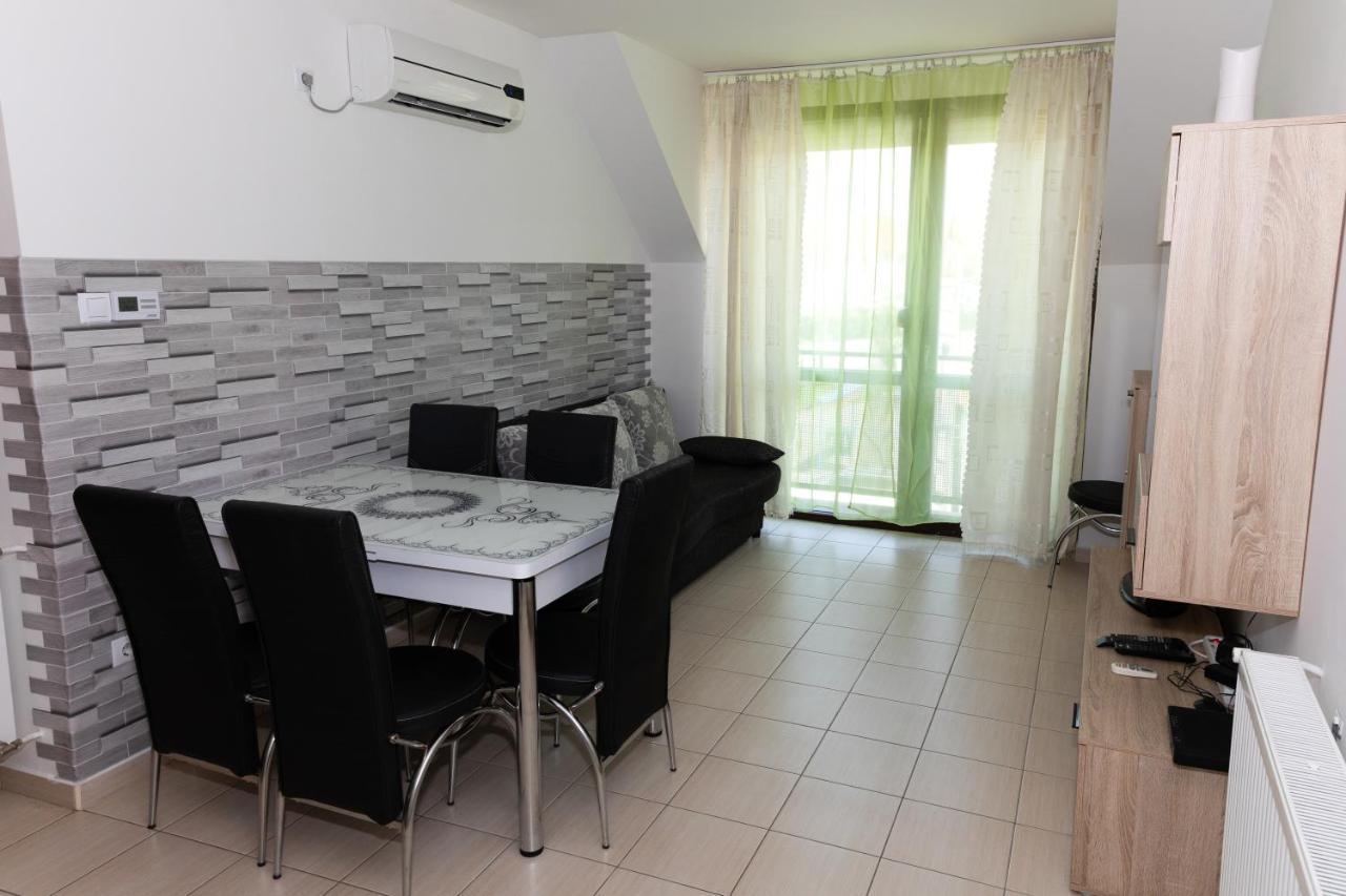 Big Suite For 4 Adults And 2 Children Under 14 Hajduszoboszlo Exterior photo